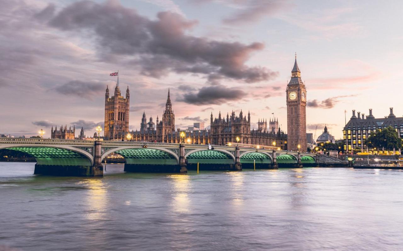 ホテル Citizenm London Victoria Station エクステリア 写真