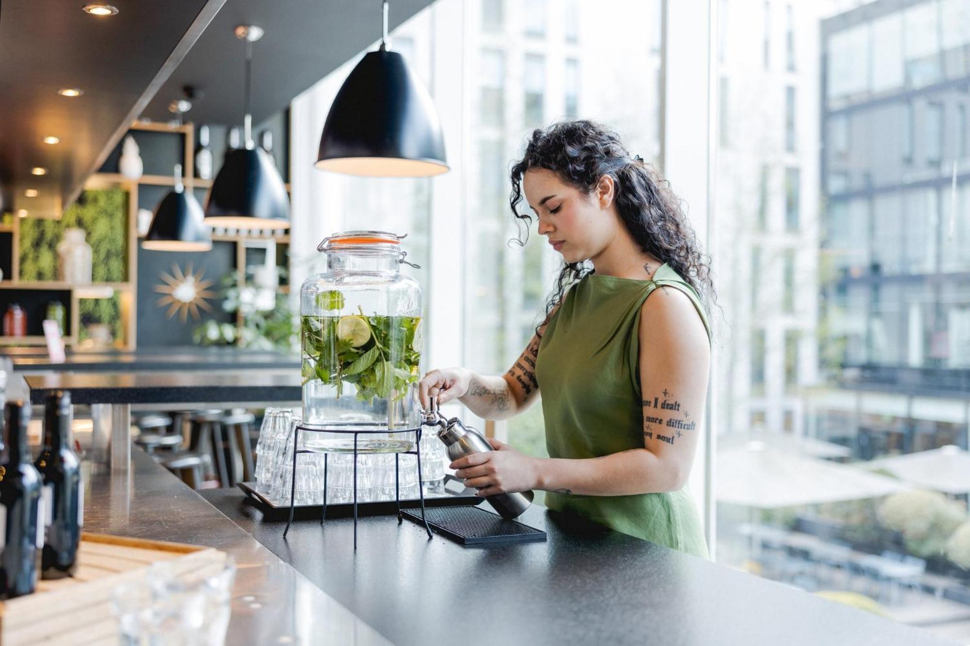 ホテル Citizenm London Victoria Station エクステリア 写真